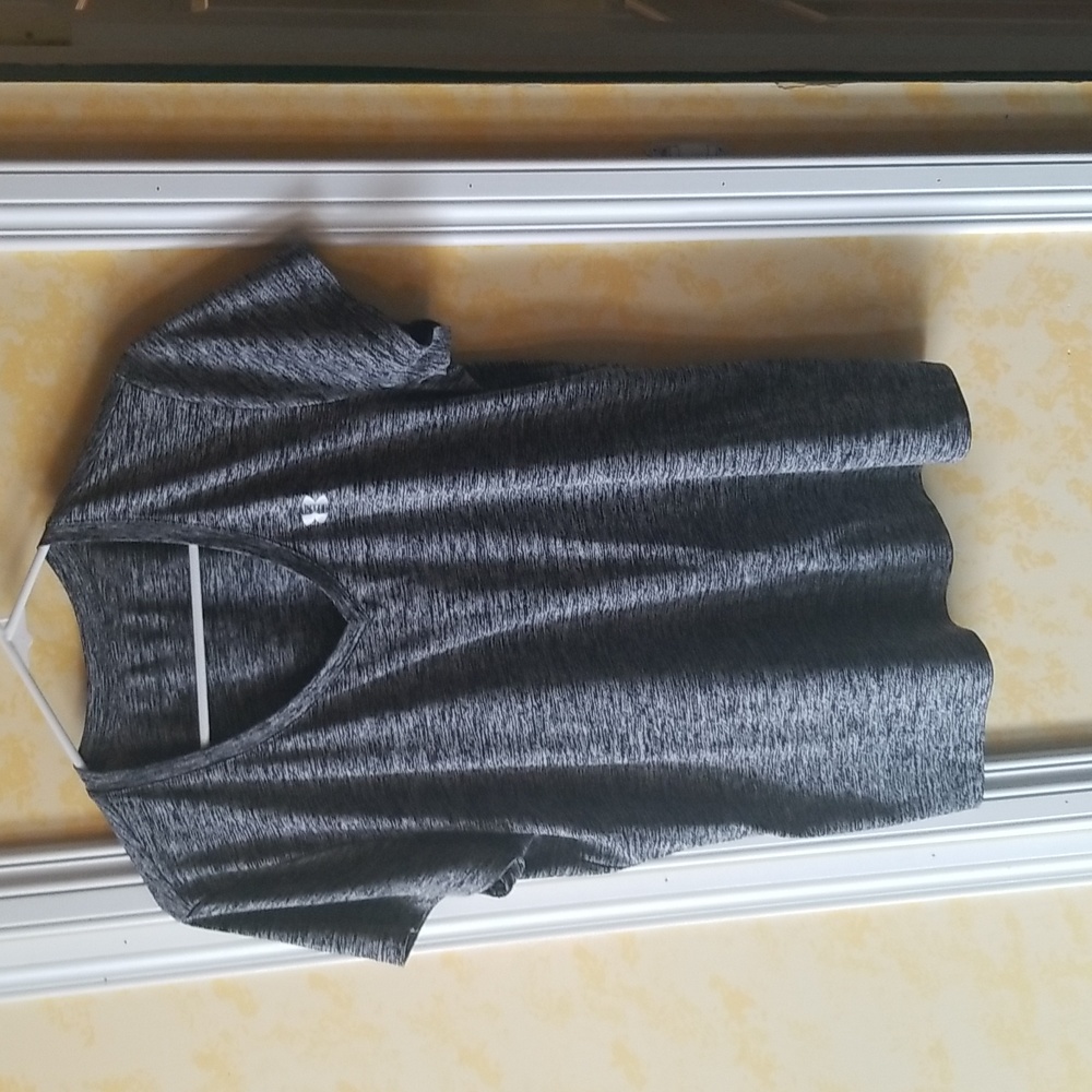 Under armour tee shirt grey
